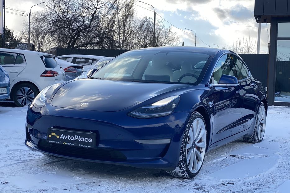 Продам Tesla Model 3 Performance 2019 года в Луцке