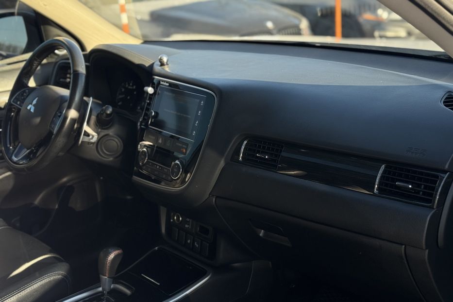 Продам Mitsubishi Outlander (COMIS) 4х4 2017 года в г. Умань, Черкасская область