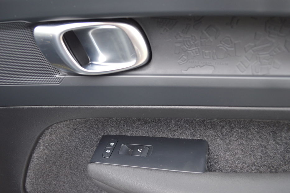 Продам Volvo XC60 XC40 Elektro 70 kWh 2023 года в Одессе