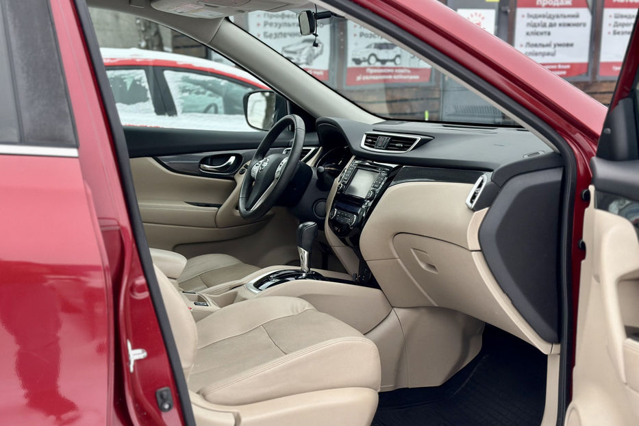 Продам Nissan Rogue 2.5 CVT (170 к.с.) 4WD • SL 2016 года в Киеве