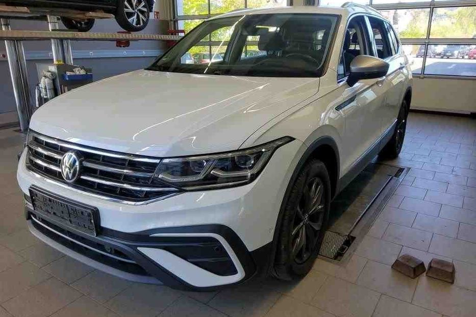 Продам Volkswagen Tiguan Allspace Life 4Motion 2022 года в Житомире