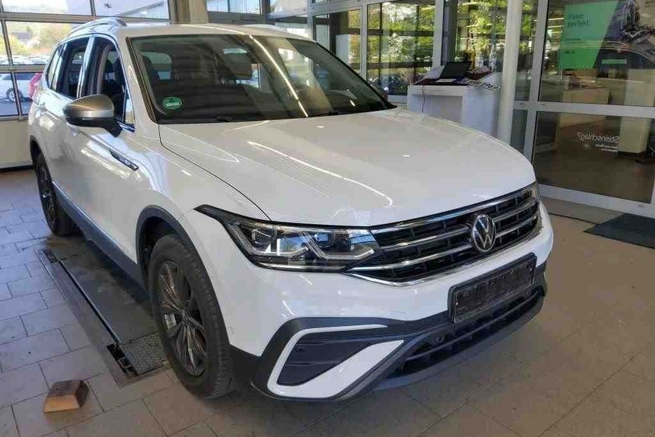 Продам Volkswagen Tiguan Allspace Life 4Motion 2022 года в Житомире