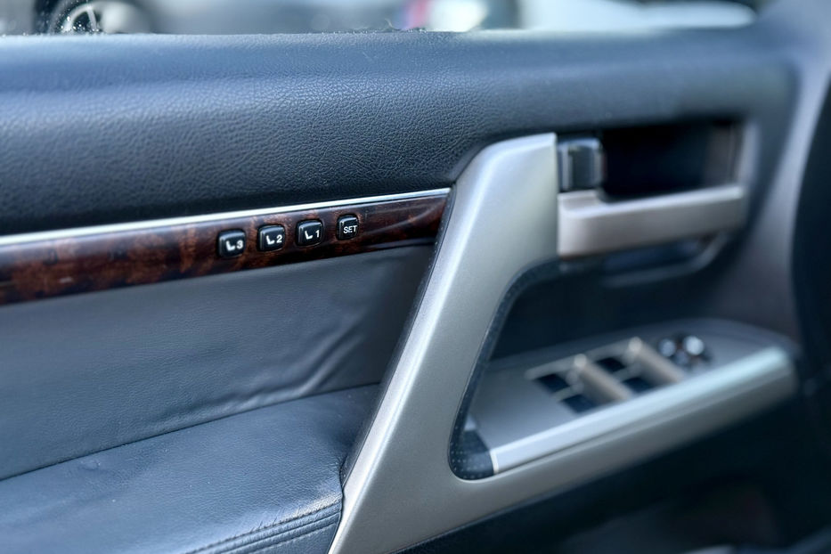 Продам Toyota Land Cruiser 200 4.5 TD 4WD AT (235 л.с.) 2010 года в Киеве