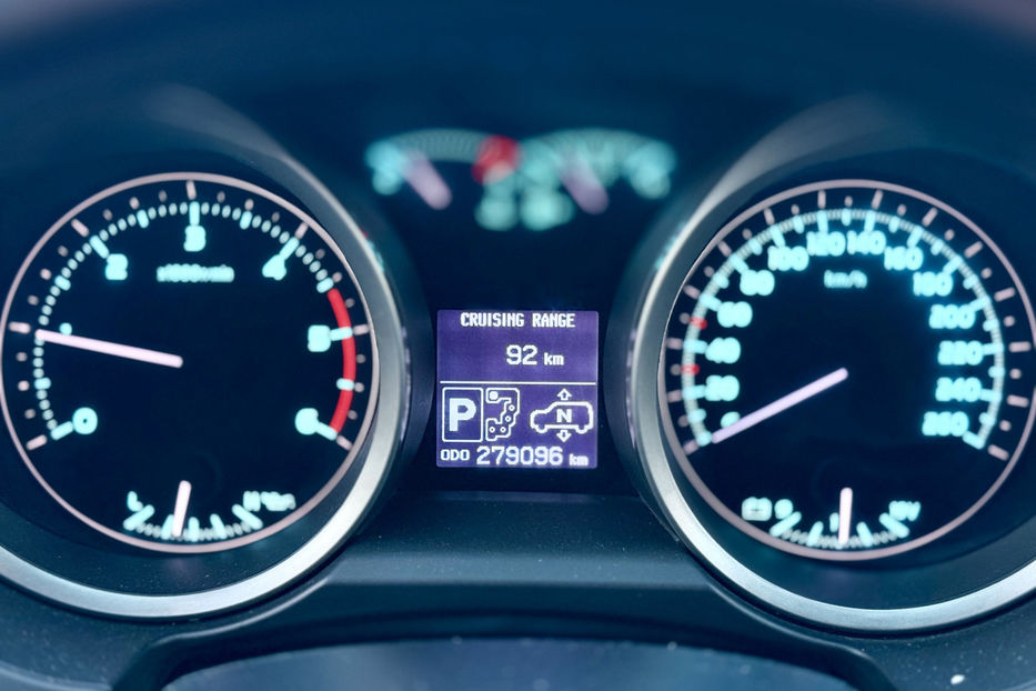 Продам Toyota Land Cruiser 200 4.5 TD 4WD AT (235 л.с.) 2010 года в Киеве