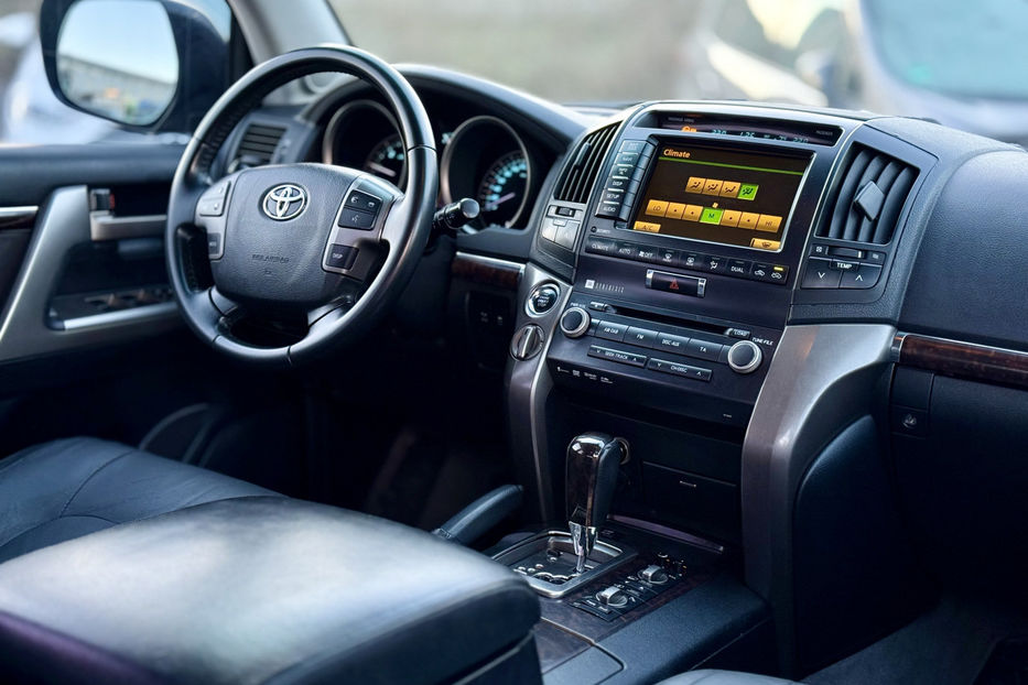 Продам Toyota Land Cruiser 200 4.5 TD 4WD AT (235 л.с.) 2010 года в Киеве