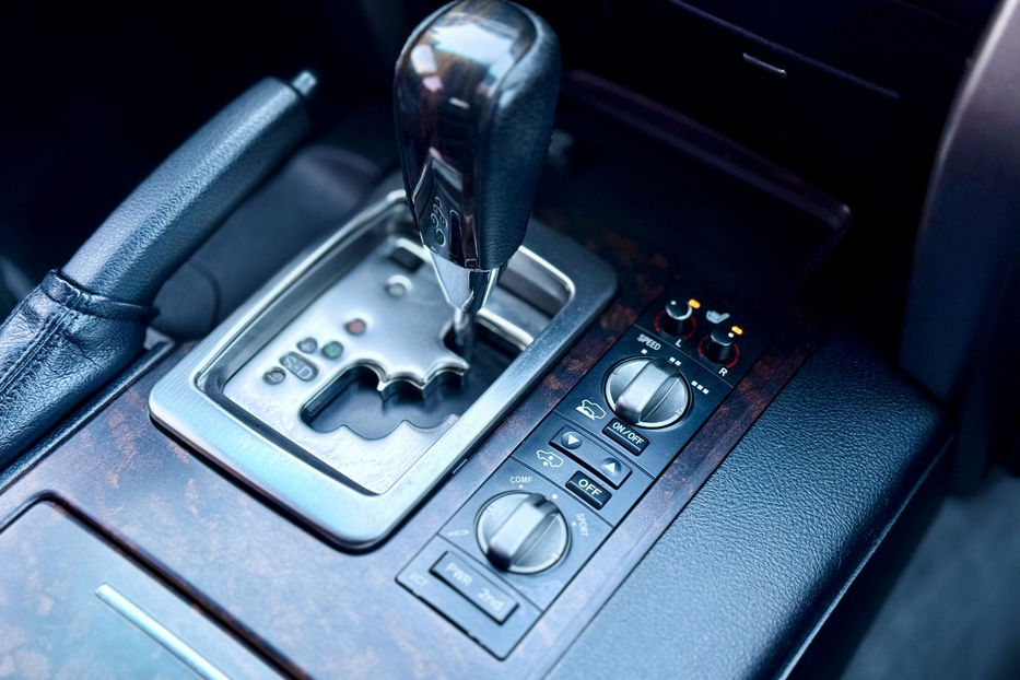 Продам Toyota Land Cruiser 200 4.5 TD 4WD AT (235 л.с.) 2010 года в Киеве