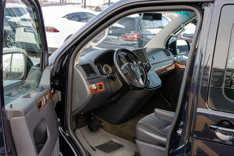 Продам Volkswagen Multivan 2.0TDi 4Motion 2011 года в Киеве