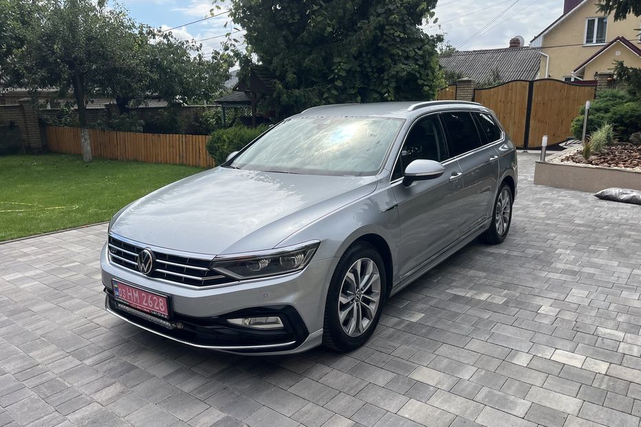Продам Volkswagen Passat B8 R-Line 4*4 200к.с  2021 года в Житомире