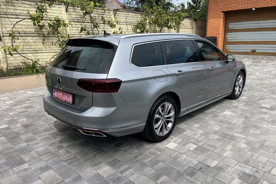 Продам Volkswagen Passat B8 R-Line 4*4 200к.с  2021 года в Житомире