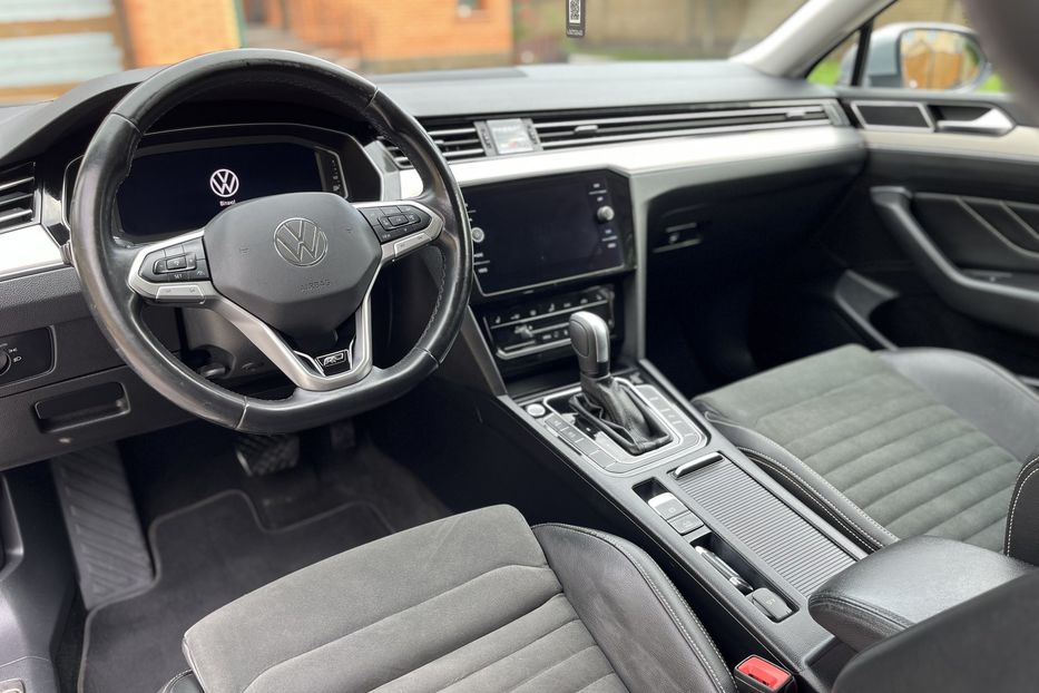 Продам Volkswagen Passat B8 R-Line 4*4 200к.с  2021 года в Житомире