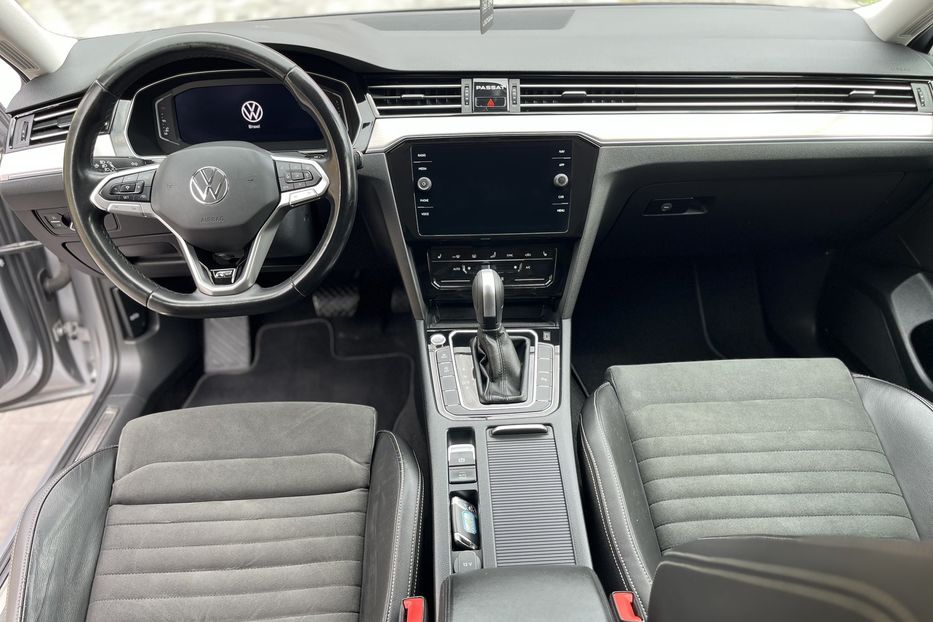 Продам Volkswagen Passat B8 R-Line 4*4 200к.с  2021 года в Житомире