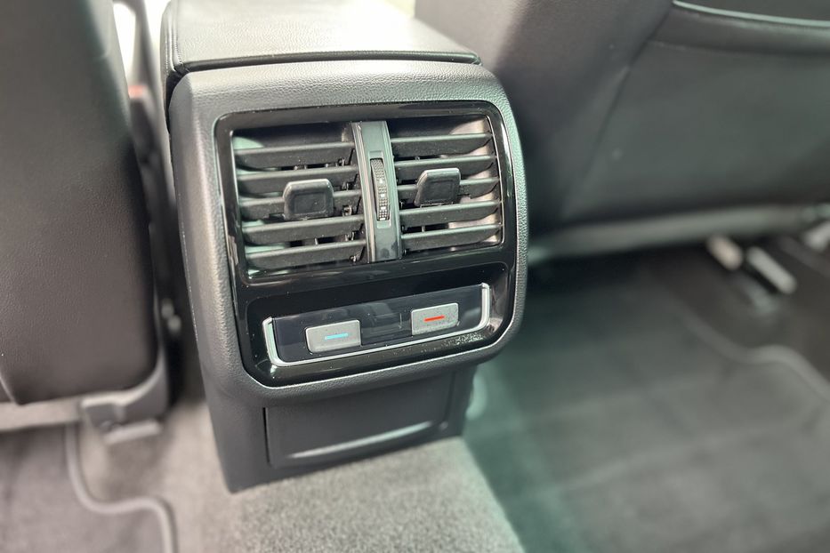 Продам Volkswagen Passat B8 R-Line 4*4 200к.с  2021 года в Житомире