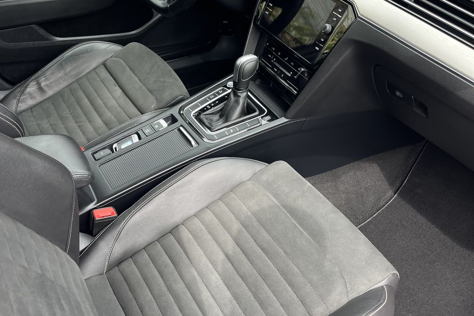 Продам Volkswagen Passat B8 R-Line 4*4 200к.с  2021 года в Житомире