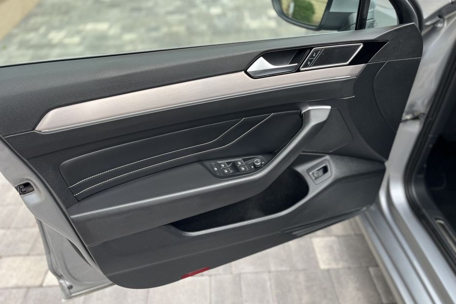 Продам Volkswagen Passat B8 R-Line 4*4 200к.с  2021 года в Житомире