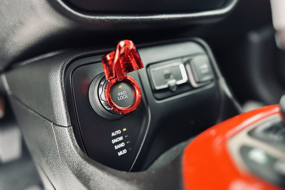 Продам Jeep Renegade 2.4 АТ (184 к.с.) • Latitude  2017 года в Киеве