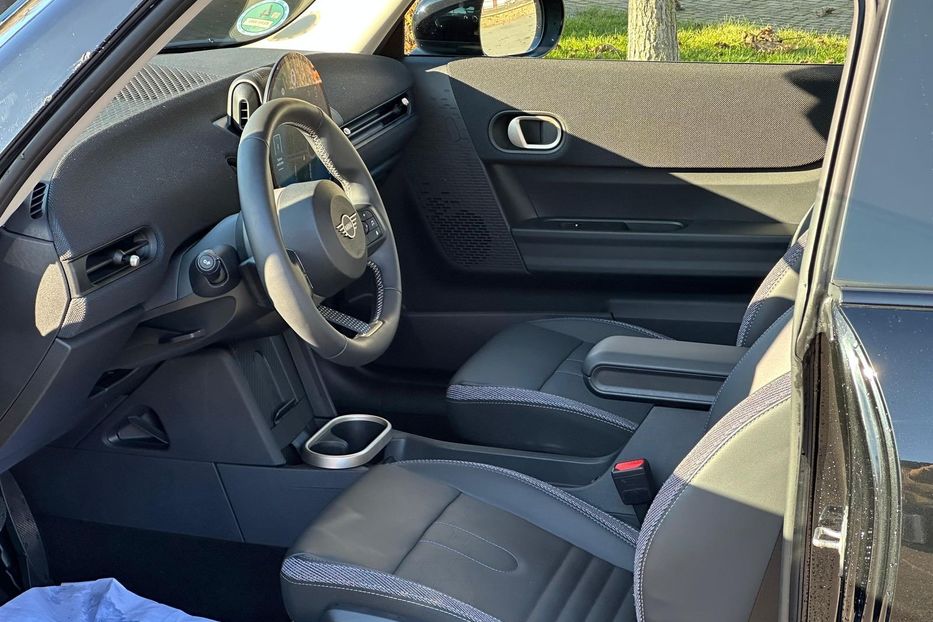 Продам MINI Cooper 2024 года в Киеве