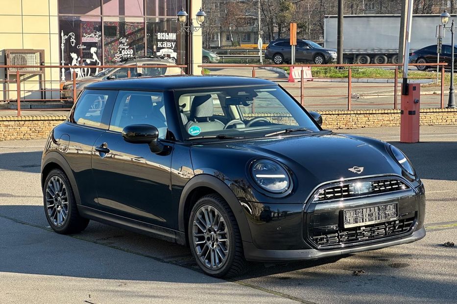 Продам MINI Cooper 2024 года в Киеве