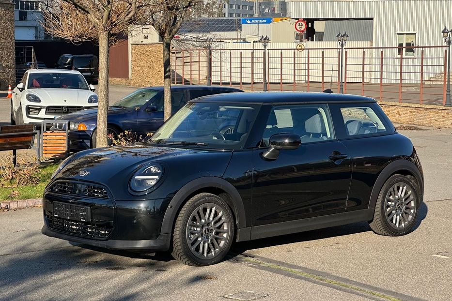 Продам MINI Cooper 2024 года в Киеве