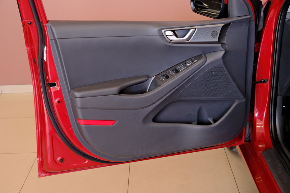 Продам Hyundai Ioniq Hybrid BlueDrive 2020 года в Одессе