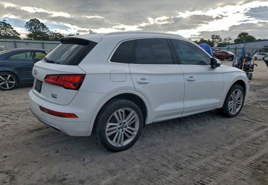 Продам Audi Q5  Premium Plus 2018 года в Львове