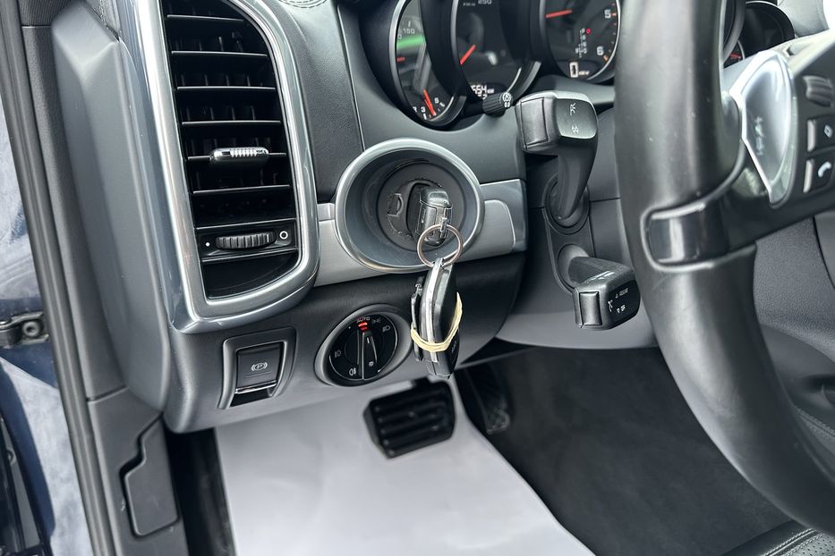 Продам Porsche Cayenne Diesel 2011 года в Киеве