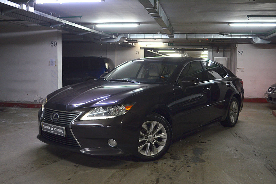 Продам Lexus ES 300 300h ECVT-i (205 к.с.) 2013 года в Киеве