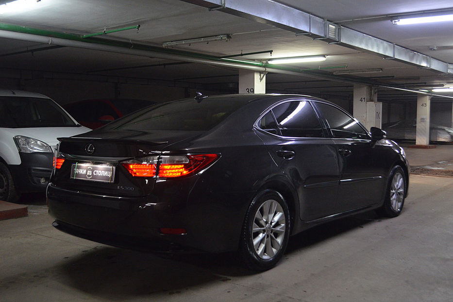 Продам Lexus ES 300 300h ECVT-i (205 к.с.) 2013 года в Киеве