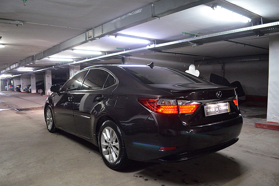 Продам Lexus ES 300 300h ECVT-i (205 к.с.) 2013 года в Киеве