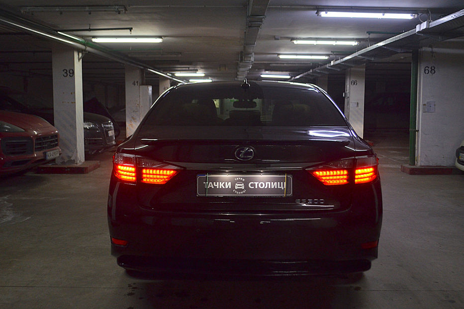 Продам Lexus ES 300 300h ECVT-i (205 к.с.) 2013 года в Киеве