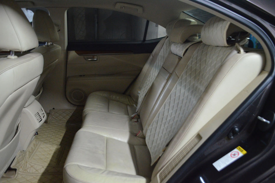 Продам Lexus ES 300 300h ECVT-i (205 к.с.) 2013 года в Киеве
