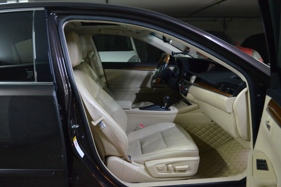 Продам Lexus ES 300 300h ECVT-i (205 к.с.) 2013 года в Киеве
