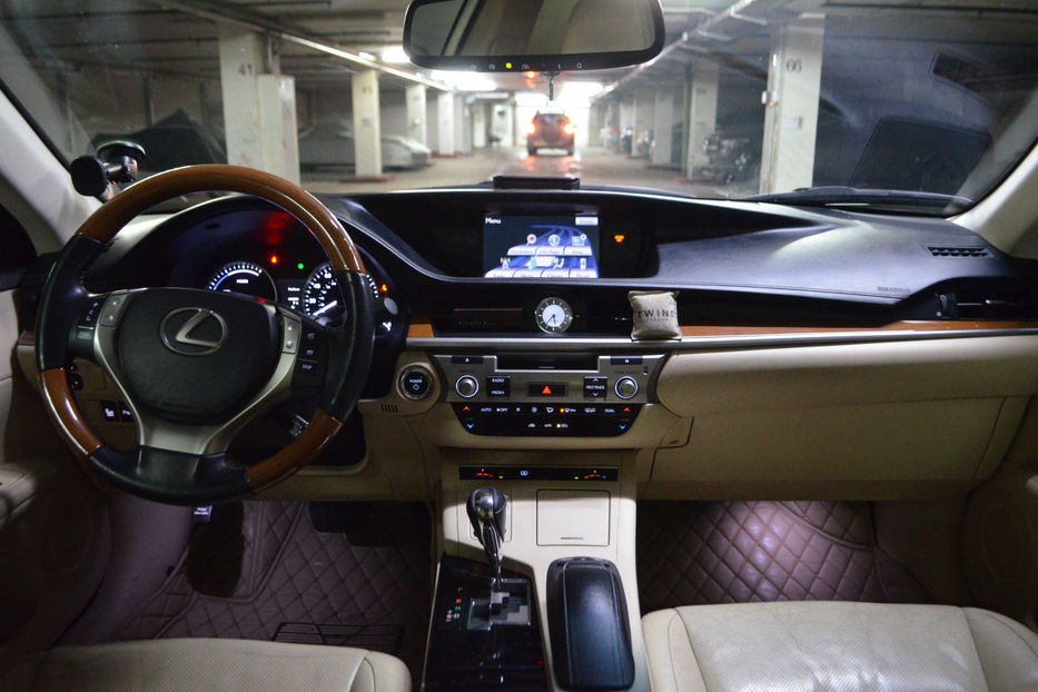 Продам Lexus ES 300 300h ECVT-i (205 к.с.) 2013 года в Киеве
