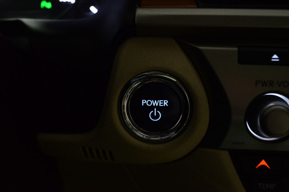 Продам Lexus ES 300 300h ECVT-i (205 к.с.) 2013 года в Киеве