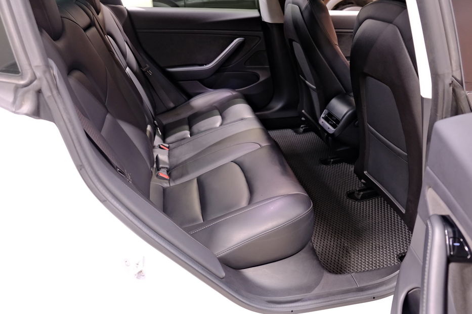 Продам Tesla Model 3 2019 года в Одессе
