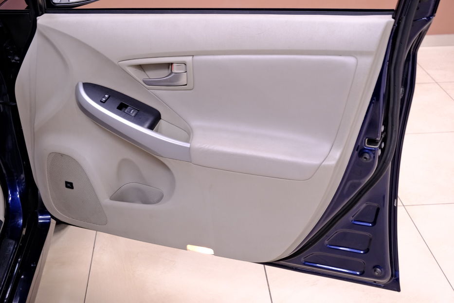 Продам Toyota Prius 2012 года в Одессе