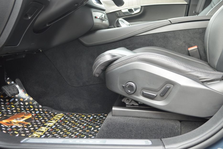 Продам Volvo XC90 B5 AWD 2022 года в Одессе