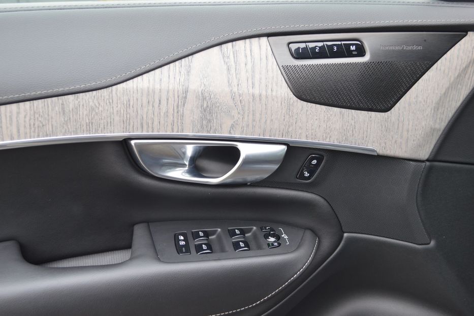 Продам Volvo XC90 B5 AWD 2022 года в Одессе