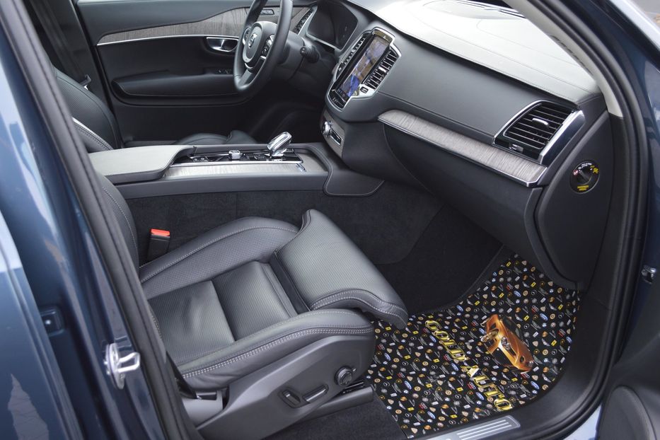 Продам Volvo XC90 B5 AWD 2022 года в Одессе