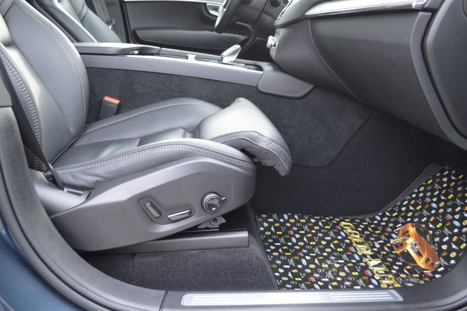 Продам Volvo XC90 B5 AWD 2022 года в Одессе