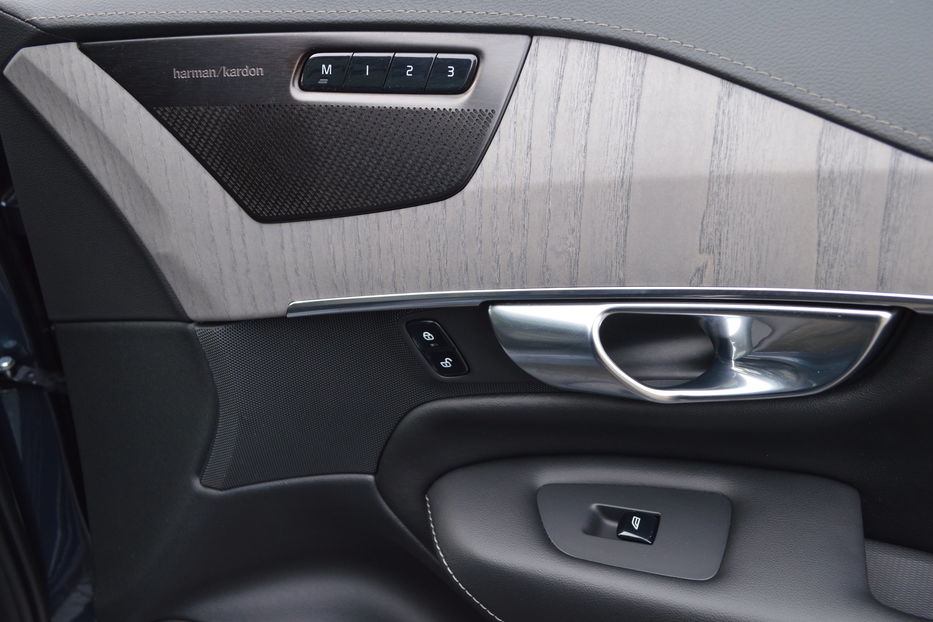 Продам Volvo XC90 B5 AWD 2022 года в Одессе