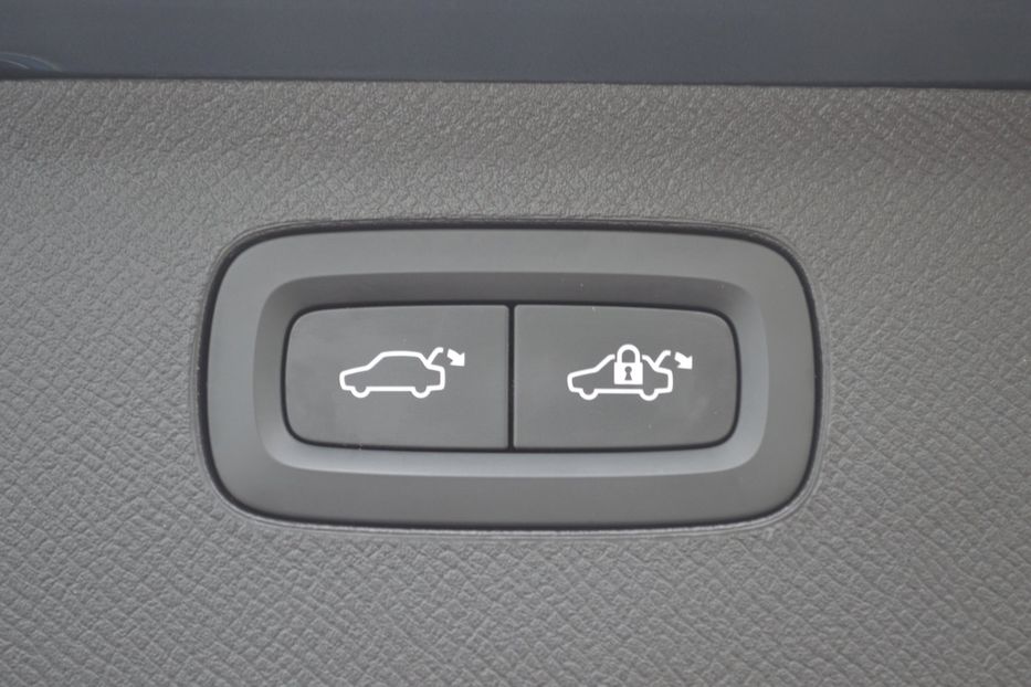 Продам Volvo XC90 B5 AWD 2022 года в Одессе