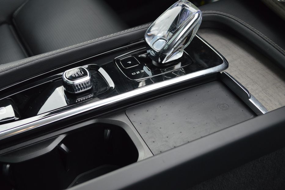 Продам Volvo XC90 B5 AWD 2022 года в Одессе