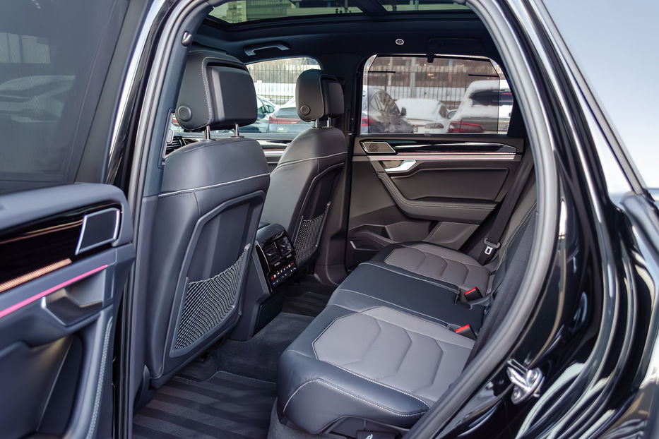 Продам Volkswagen Touareg R-Line 3.0TDI 2024 года в Киеве