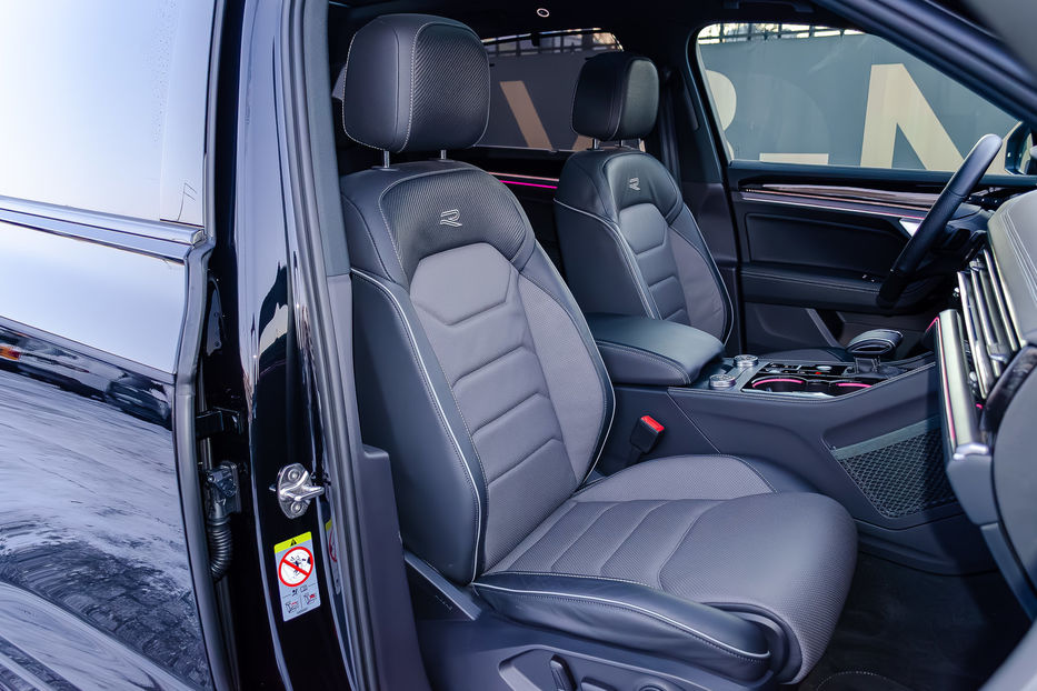 Продам Volkswagen Touareg R-Line 3.0TDI 2024 года в Киеве