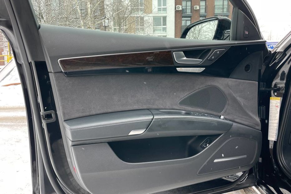 Продам Audi A8 LONG QUATTRO 2016 года в Киеве