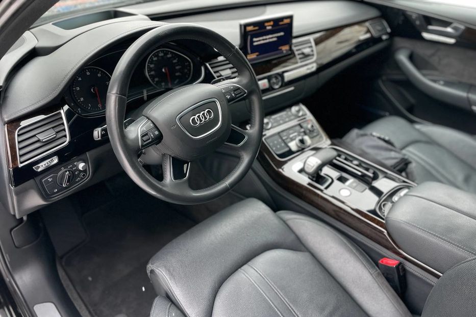 Продам Audi A8 LONG QUATTRO 2016 года в Киеве