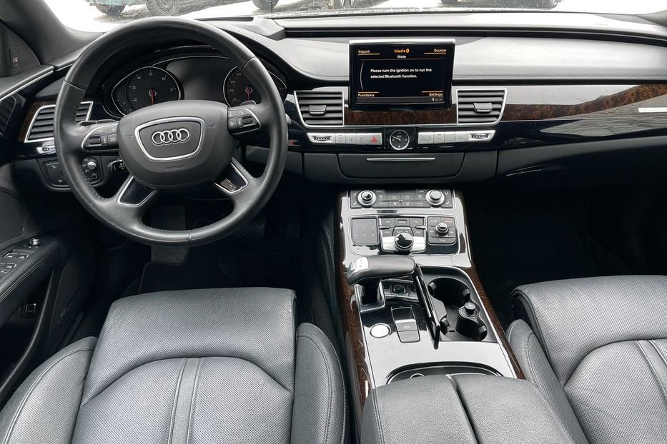 Продам Audi A8 LONG QUATTRO 2016 года в Киеве