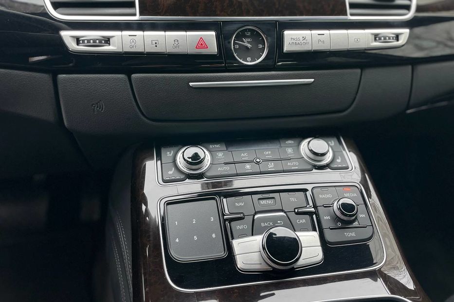 Продам Audi A8 LONG QUATTRO 2016 года в Киеве