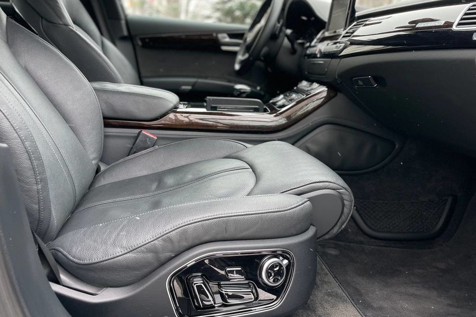 Продам Audi A8 LONG QUATTRO 2016 года в Киеве