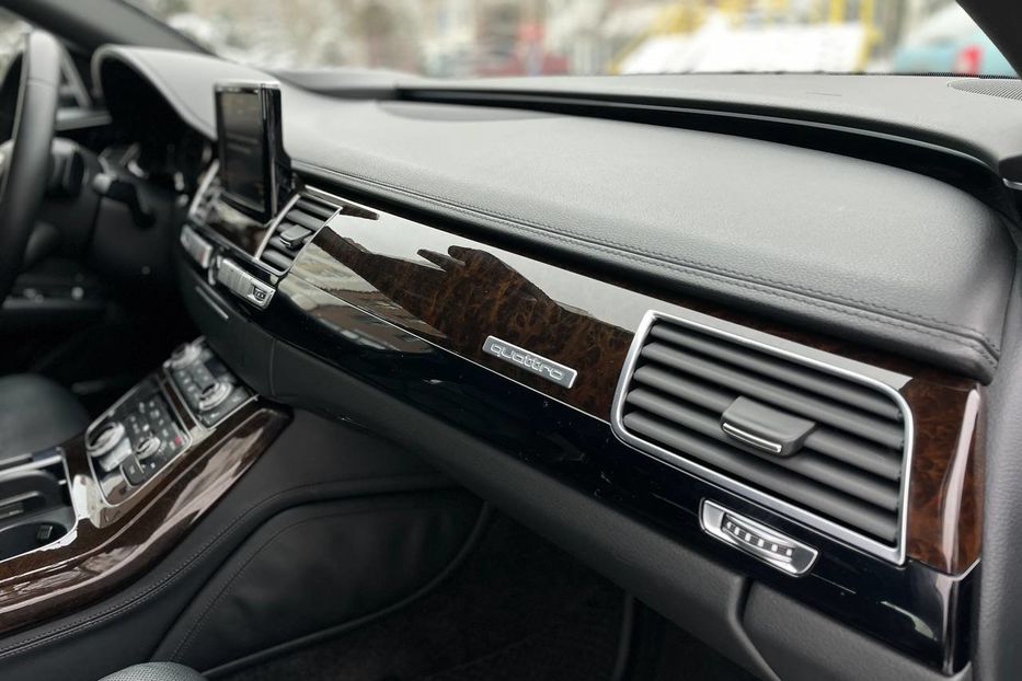 Продам Audi A8 LONG QUATTRO 2016 года в Киеве